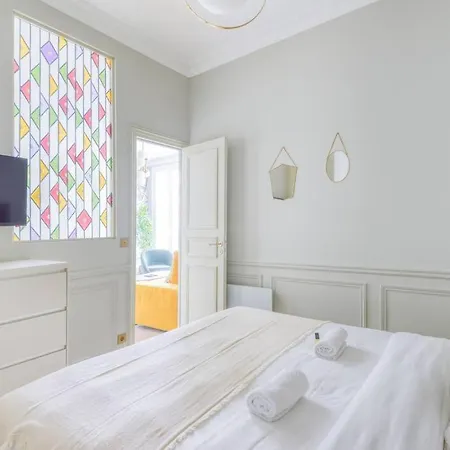 Apartment Bright And Gorgeous Flat In The Heart Of
