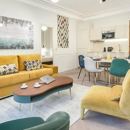 Bright And Gorgeous Flat In The Heart Of Paris