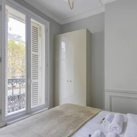 Bright And Gorgeous Flat In The Heart Of Apartment Paris
