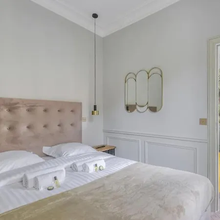 Bright And Gorgeous Flat In The Heart Of *