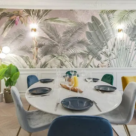 Bright And Gorgeous Flat In The Heart Of *