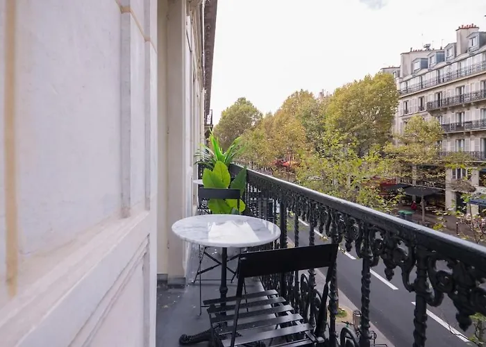 Bright And Gorgeous Flat In The Heart Of *