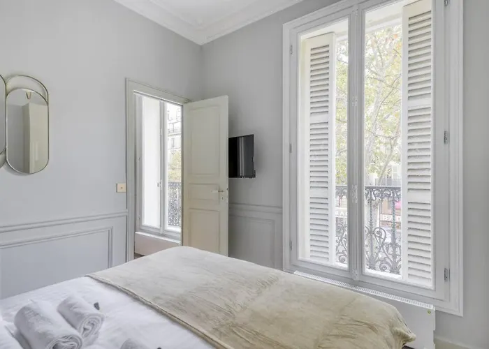 Bright And Gorgeous Flat In The Heart Of * Paříž