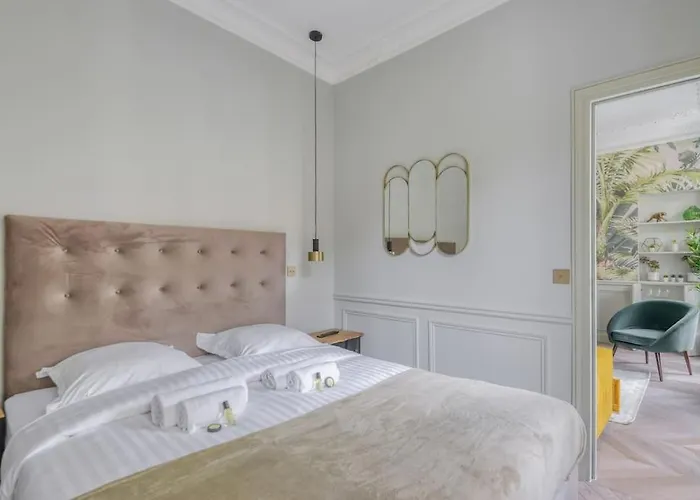 Bright And Gorgeous Flat In The Heart Of *