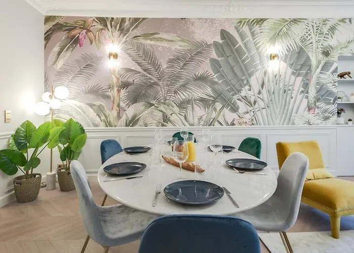 Bright And Gorgeous Flat In The Heart Of *